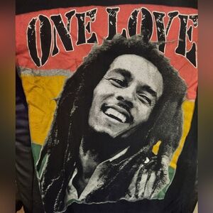 Men's Bob Marley One Love size medium short sleeve shirt M508